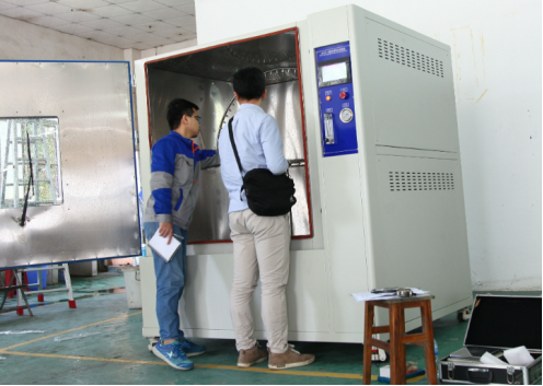 岳信员工协助威凯工程师计量